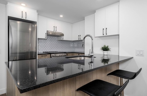 La Cite-Limoilou Apartment | Comfort Elegance Suite | Free Parking | Pool & BBQ