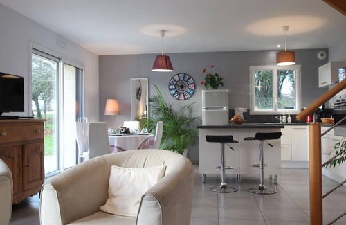 Le Mesnil-Ozenne Cottage | Comfort House with WiFi, Pets Welcome