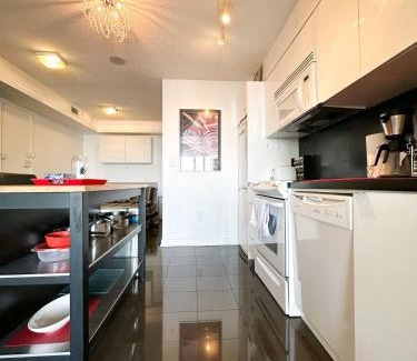 CityPlace Apartment | Comfort Iceboat Suites Lakeview & Free Parking