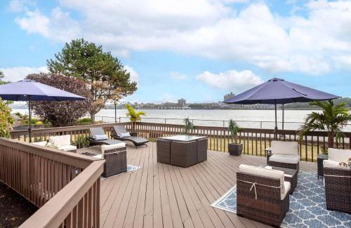 Edgewater Hotel | Comfort Inn Edgewater on Hudson River