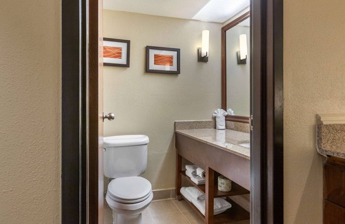 East Paris Hotel | Comfort Inn Grand Rapids Airport