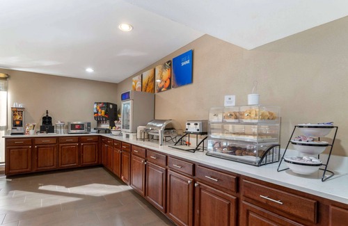Warner Robins Hotel | Comfort Inn & Suites - near Robins Air Force Base Main Gate