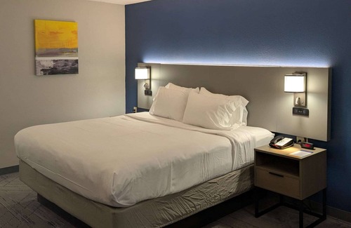 Sharonville Hotel | Comfort Inn & Suites Sharonville - Cincinnati North