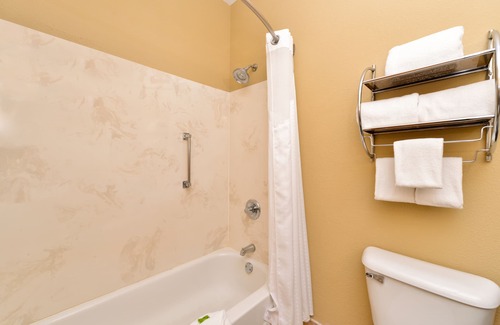 Sharonville Hotel | Comfort Inn & Suites Sharonville - Cincinnati North