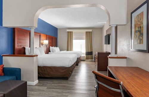 St. Charles Hotel | Comfort Suites St Charles - St Louis