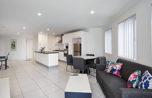 Southport Apartment | Comfort Two Bedroom Apartment in Heart Southport