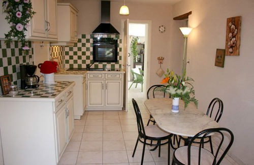 Brissac Loire Aubance Cottage | Comfortable independent gîte surrounded by vineyards near Brissac-Quincé