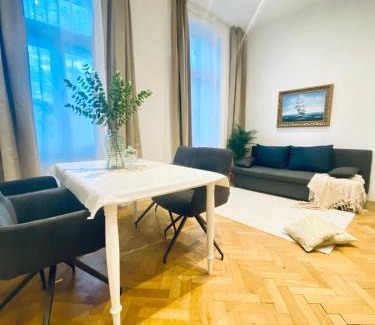 Rudolfsheim-Funfhaus Apartment | Comfortable 1BR Apartment By Westbahnhof