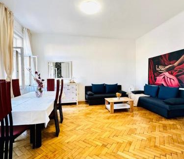 Rudolfsheim-Funfhaus Apartment | Comfortable 1BR & Lounge Apartment 7 min Westbahnhof