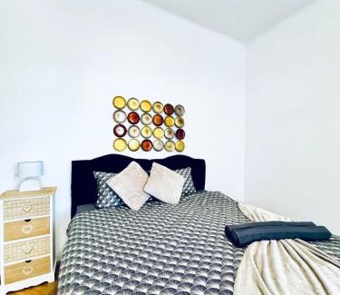 Rudolfsheim-Funfhaus Apartment | Comfortable 1BR & Lounge Apartment 7 min Westbahnhof