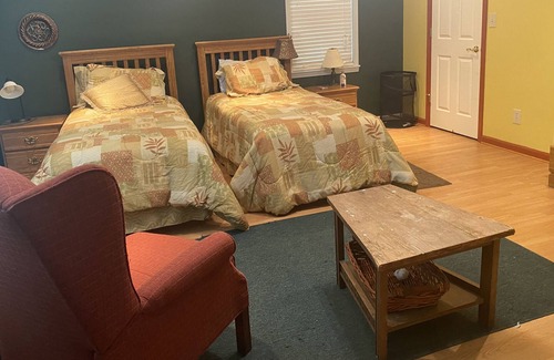 Milledgeville House | Comfortable 3 bedroom home on Lake Sinclair. .