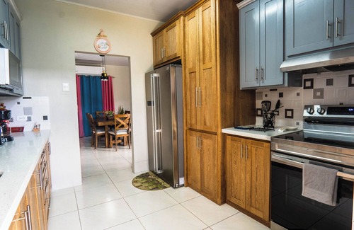 Tacarigua House | Comfortable 3-bedroom house AC TV in rooms WiFi laundry fully equipped kitchen