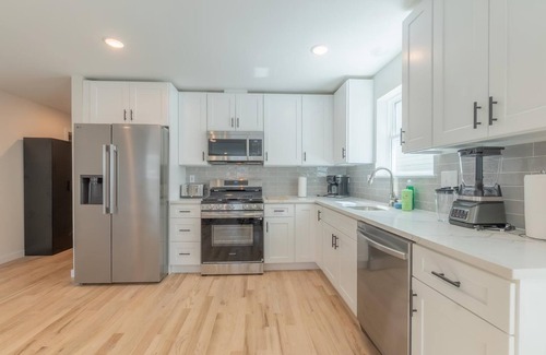 Lower Vailsburg Apartment | Comfortable 3BR/2BA Home , 2 Units in One+ Great for Family Trips +Free Parking