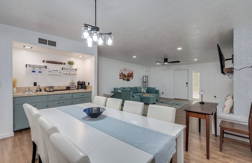 South Harrison House | Comfortable and Stylish 4-bedroom with Pool in Eastside Tucson - 10 guests
