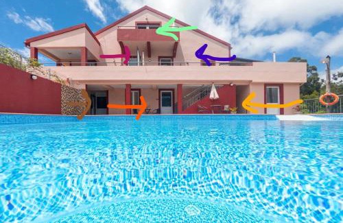 Campanario Apartment | Comfortable apartment with shared pool in Prazeres, 150 m²