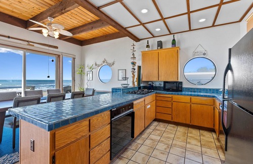 Rio del Mar House | Comfortable Beach House on the Sand