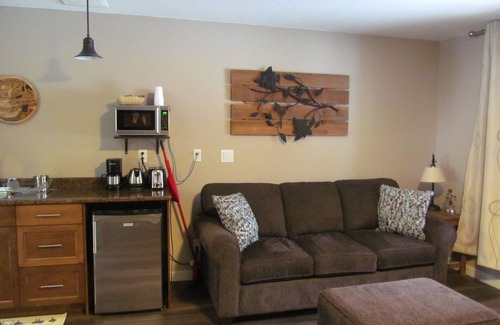 Okanagan-Similkameen Apartment | Comfortable, cozy 1 bedroom suite