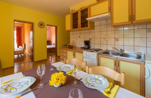 Dramalj Apartment | Comfortable flat with sea view, BBQ area, garden, private car park