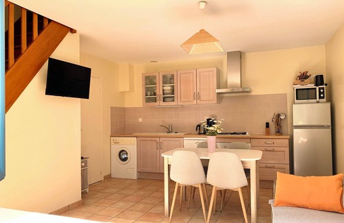 Calviac-en-Perigord Cottage | Comfortable cottage in a wooded area by the pool near Sarlat