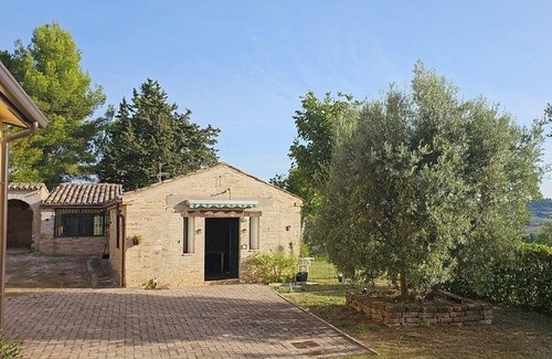 Falerone House | Comfortable Guesthouse in Scenic Italian Countryside