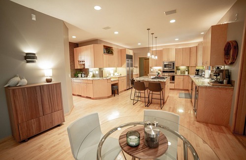 Eden Prairie House | Comfortable Home with Sauna, Hot Tub, Pool Table, Bar, Outdoor Fire Pit!