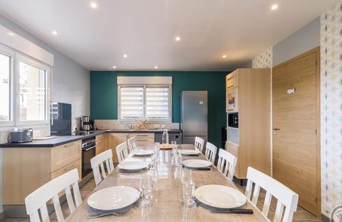 Portbail Cottage | Comfortable house 100m from the beach with large balcony and garden