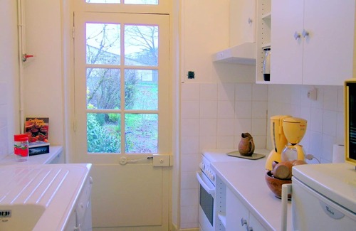 Herisson Cottage | Comfortable house near medieval village with enclosed garden