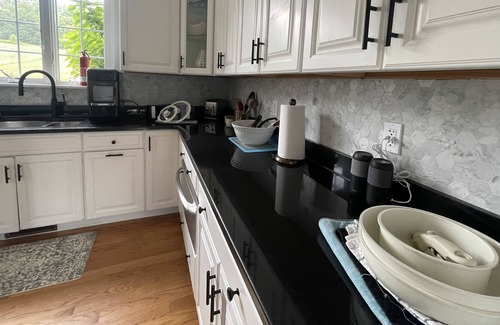 Newtonville House | Comfortable Poolside Luxury 21//2 hours from NYC