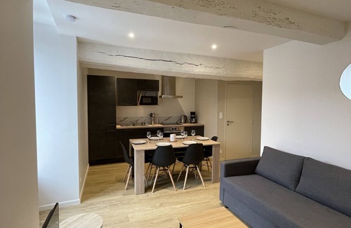 Montfort-sur-Meu Apartment | Comfortable, quiet accommodation in the heart of the city center