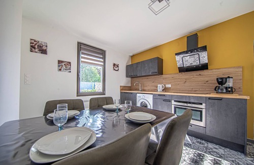 Vignot House | Comfortable single-storey house with garage and land