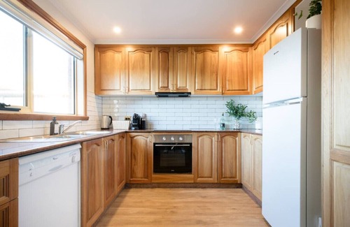 West Launceston Apartment | Comfortable Town House Near City