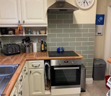Marsden Apartment | Comfortable two bedroom cottage