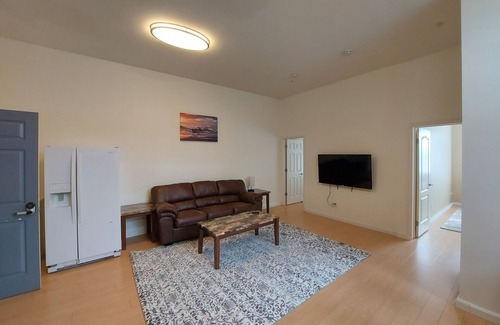 Daly City House | Comfy 2 bdrm 1 bath 3 beds in-law unit w/kitchen