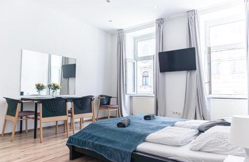 Rudolfsheim-Funfhaus Apartment | Comfy 2BR Apt TV & WIFi Suitable for Long Stay