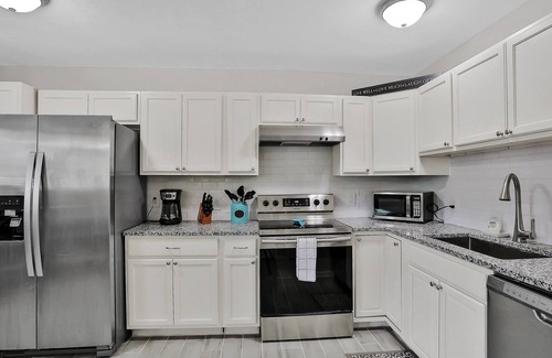Orange Park House | Comfy 4br/2bath near I295, Beach, and Orange Park
