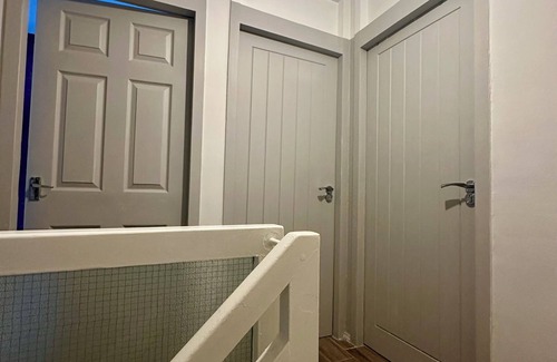 Roehampton House | Comfy 5 Bedroom Home close to Richmond