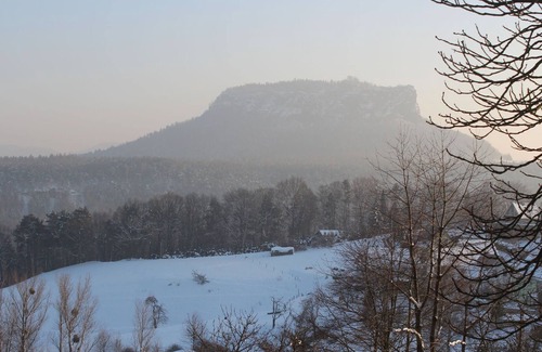 Weißig Apartment | Comfy Apartment in Weißig with Garden
