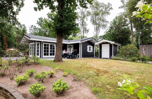Lunteren Ski Chalet | Comfy chalet in a holiday park near De Veluwe