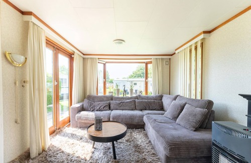 Blokzijl House | Comfy chalet in Blokzijl with waterside garden