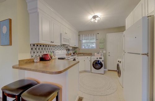 Old Shandon Apartment | Comfy Cozy Convenient Condo