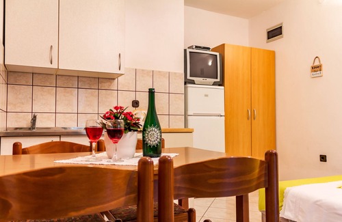 Pag Apartment | Comfy Little Couple Apartment a3