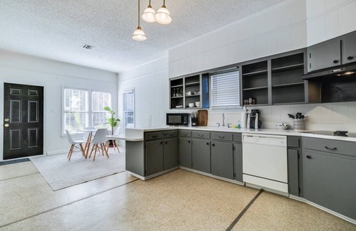 Freetown - Port Rico House | Comfy Room in Shared Home | Great Location!