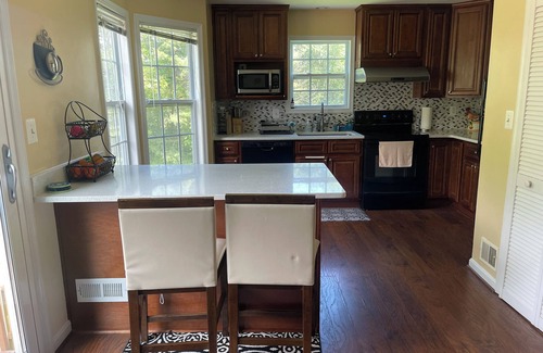 Woodbridge House | Comfy Vacation Retreat