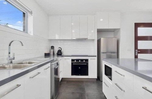 Warrane House | Comfy Villa Near Shops 10min CBD & Airport