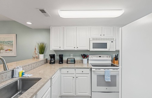 Lower Grand Lagoon Condo | Commodore 702 – Stunning 1BR Beachfront Condo with Balcony & Gulf Views