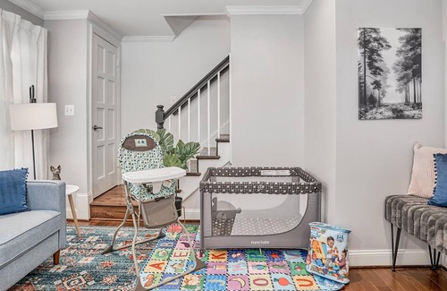 Jefferson Manor House | ☆Commuter's Cottage | Old Town | Kid + Pet Friendly☆