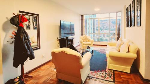 Downtown La Paz Apartment | Comodo amplio con lindas vistas sector embajadas piso alto