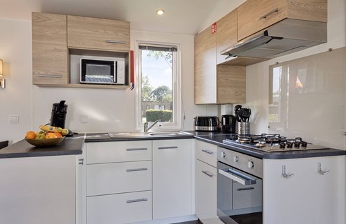 Renesse Ski Chalet | Compleet Ingericht Chalet op 400 m van Centrum en 1,7 km van het Strand Renesse