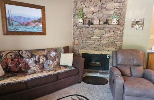 Gatlinburg Apartment | Condo 202 Olde Gatlinburg Place