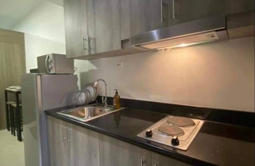 Highway Hills Condo | Condo Resort Style in the Center of Everything